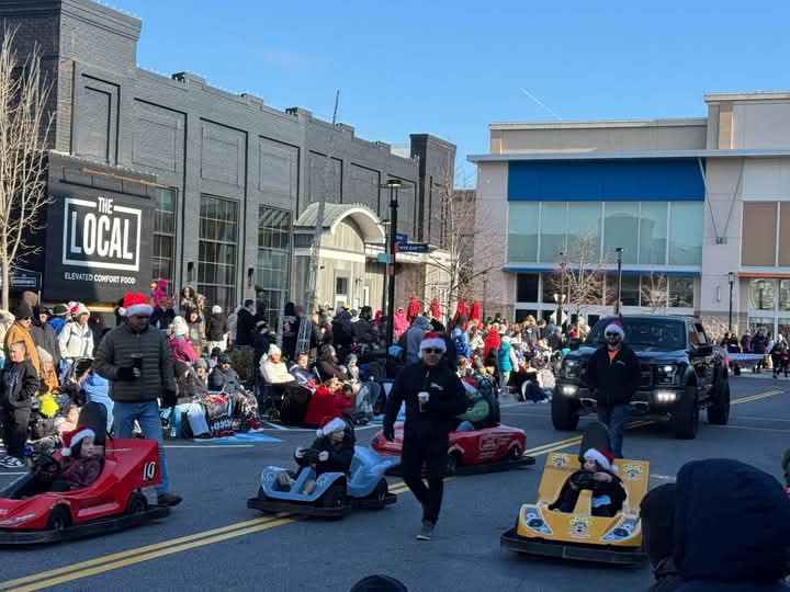 The AVENUE at White Marsh Holiday Parade Photos