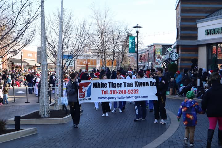 The AVENUE at White Marsh Holiday Parade Photos