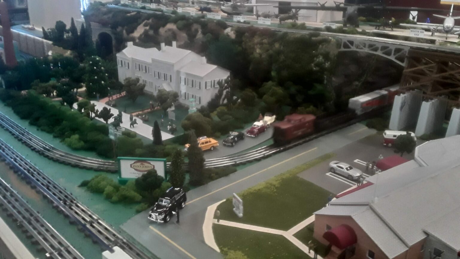 Holiday Plane and Train Garden Returns to Middle River