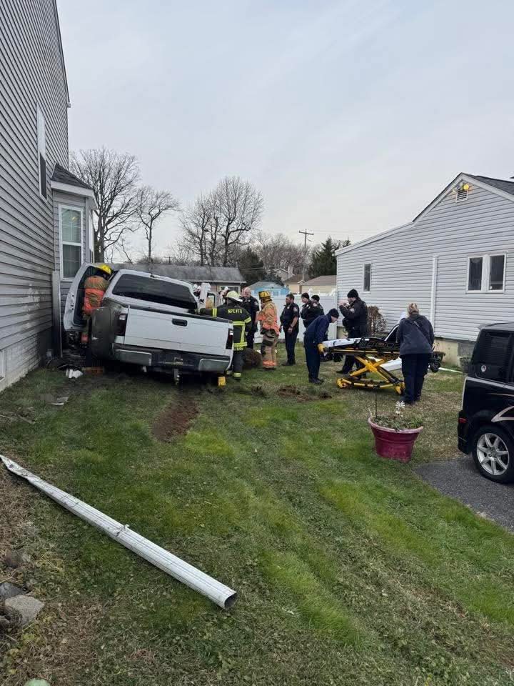 Vehicle Crashes into Edgemere House